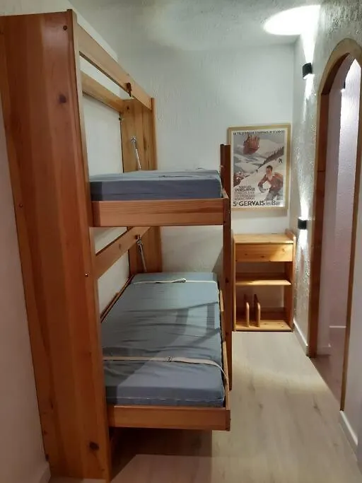 סן-ג'רבה-לה-באן Appartement Meuble Avec Vue Sur Les Montagnes Et Piscine L'Ete דירה