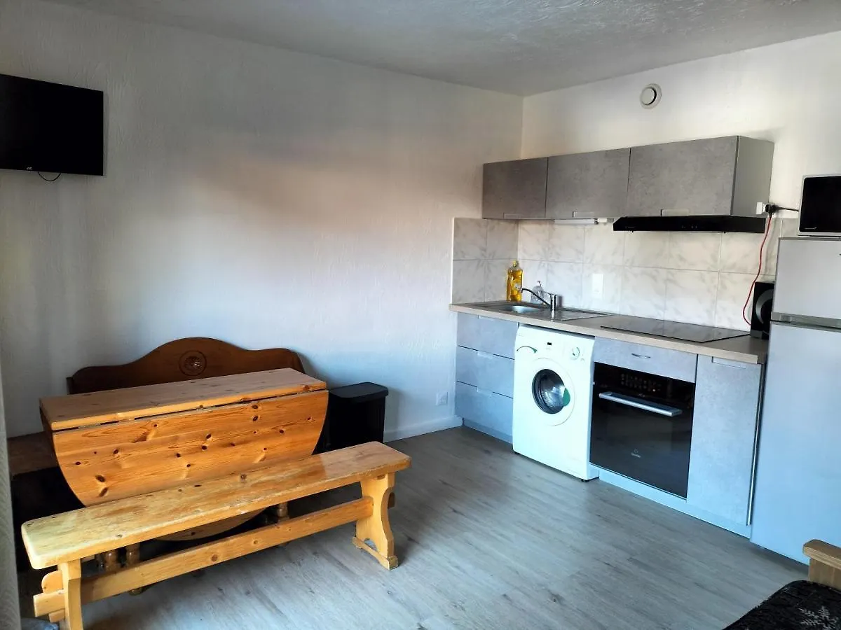 סן-ג'רבה-לה-באן Appartement Meuble Avec Vue Sur Les Montagnes Et Piscine L'Ete 0*,  צרפת