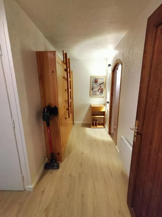 סן-ג'רבה-לה-באן Appartement Meuble Avec Vue Sur Les Montagnes Et Piscine L'Ete