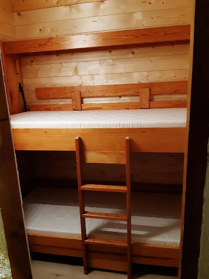 דירה סן-ג'רבה-לה-באן Appartement Meuble Avec Vue Sur Les Montagnes Et Piscine L'Ete