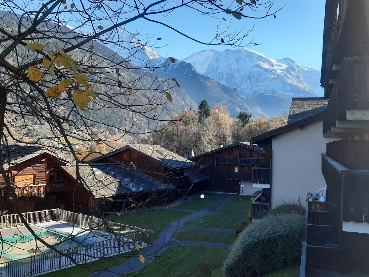 סן-ג'רבה-לה-באן Appartement Meuble Avec Vue Sur Les Montagnes Et Piscine L'Ete