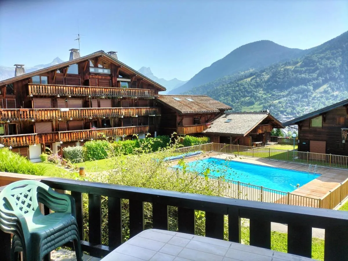 סן-ג'רבה-לה-באן Appartement Meuble Avec Vue Sur Les Montagnes Et Piscine L'Ete